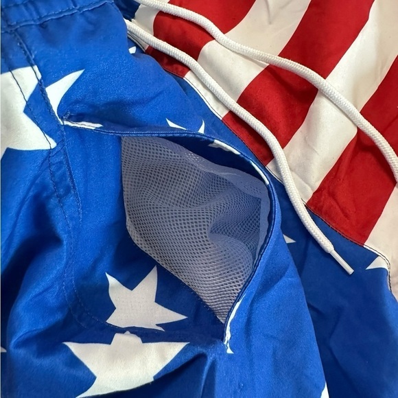 Walnut & 39th Men's Bioworld Elastic Waist American Flag Swim Shorts Size L NWT - Picture 15 of 16